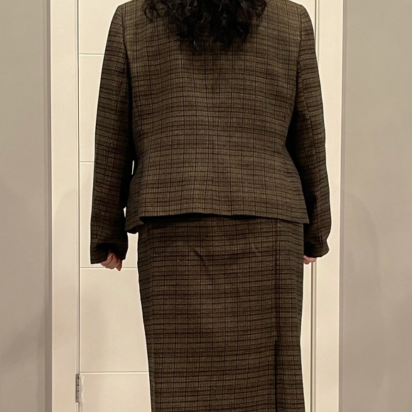 Suit with Blouse - Picture 3 of 4